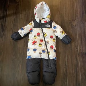 Size 12-18m The North Face baby bunting snow suit. Nuptse one piece suit.